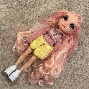 Rainbow High Winter Wonderland Bella Parker